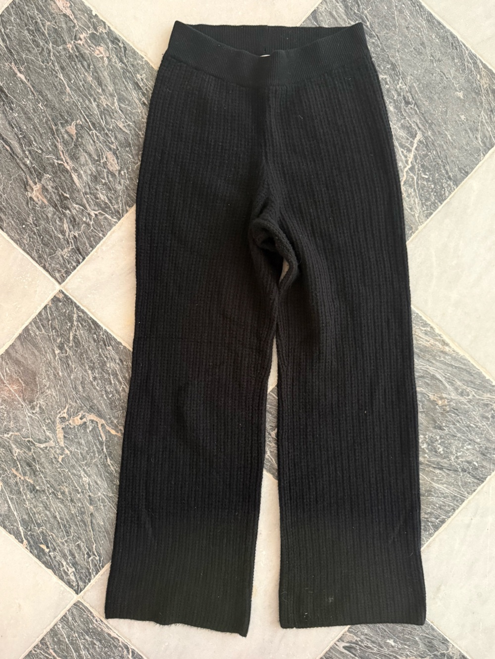 Alo Women’s cashmere Black Pull-On Pants